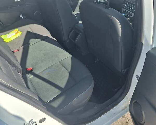 Белый Рено Меган, объемом двигателя 1.5 л и пробегом 235 тыс. км за 8500 $, фото 3 на Automoto.ua