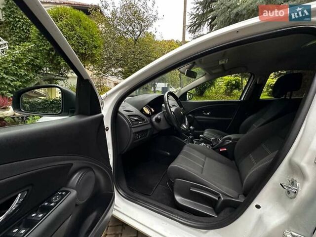 Белый Рено Меган, объемом двигателя 1.5 л и пробегом 173 тыс. км за 8200 $, фото 16 на Automoto.ua