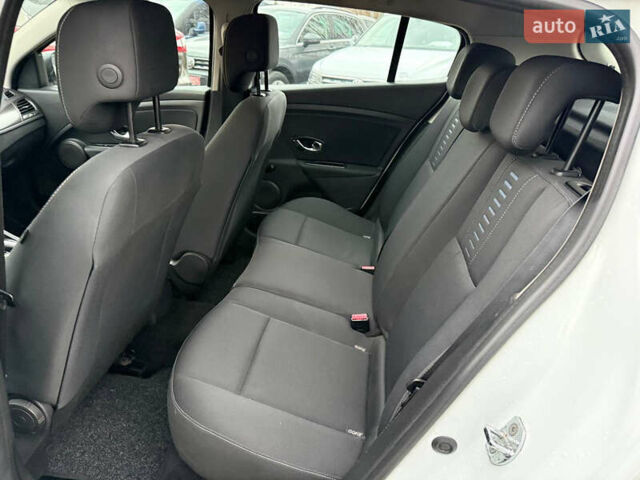 Білий Рено Меган, об'ємом двигуна 1.46 л та пробігом 204 тис. км за 7999 $, фото 23 на Automoto.ua