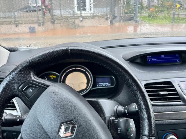 Белый Рено Меган, объемом двигателя 1.5 л и пробегом 289 тыс. км за 7000 $, фото 18 на Automoto.ua