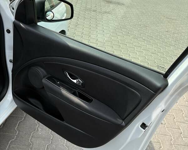 Білий Рено Меган, об'ємом двигуна 1.5 л та пробігом 119 тис. км за 7500 $, фото 16 на Automoto.ua