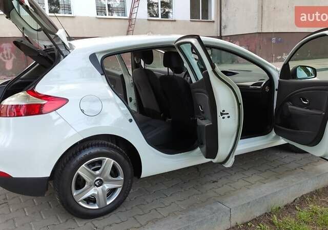 Рено Меган 2014 в Житомире на Automoto.ua Белый Рено Меган, объемом двигателя 1.5 л и пробегом 205 тыс. км за 6950 $, фото 11 на Automoto.ua