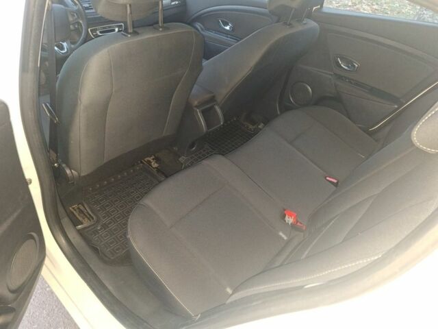 Белый Рено Меган, объемом двигателя 1.5 л и пробегом 170 тыс. км за 7500 $, фото 4 на Automoto.ua