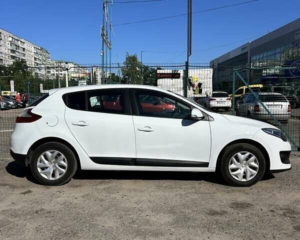 Белый Рено Меган, объемом двигателя 1.5 л и пробегом 231 тыс. км за 8200 $, фото 3 на Automoto.ua