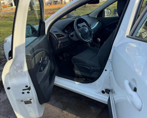 Белый Рено Меган, объемом двигателя 1.5 л и пробегом 164 тыс. км за 7750 $, фото 55 на Automoto.ua