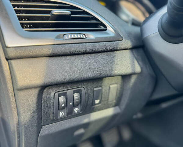 Белый Рено Меган, объемом двигателя 1.5 л и пробегом 164 тыс. км за 7750 $, фото 45 на Automoto.ua