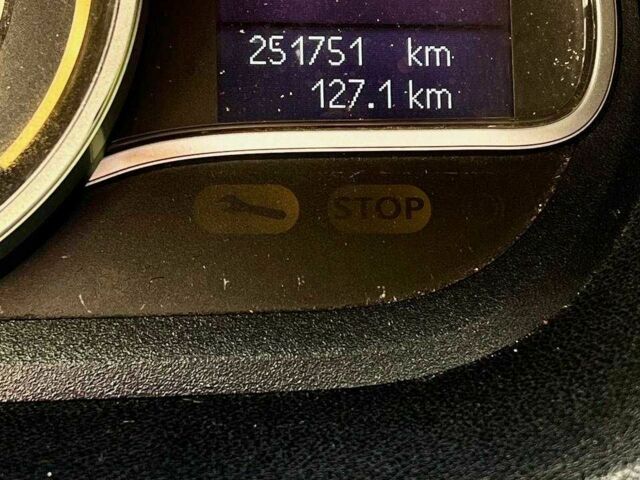 Белый Рено Меган, объемом двигателя 1.5 л и пробегом 271 тыс. км за 5800 $, фото 7 на Automoto.ua