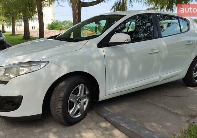 Рено Меган 2014 в Житомире на Automoto.ua Белый Рено Меган, объемом двигателя 1.5 л и пробегом 205 тыс. км за 6950 $, фото 12 на Automoto.ua