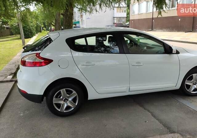 Рено Меган 2014 в Житомире на Automoto.ua Белый Рено Меган, объемом двигателя 1.5 л и пробегом 205 тыс. км за 6950 $, фото 24 на Automoto.ua