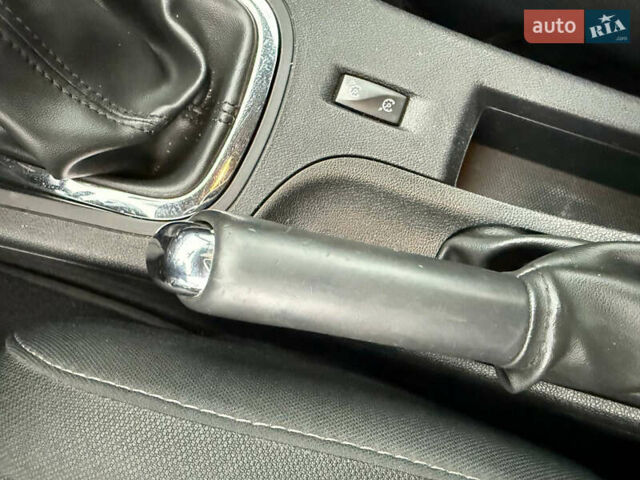 Білий Рено Меган, об'ємом двигуна 1.46 л та пробігом 204 тис. км за 7999 $, фото 34 на Automoto.ua