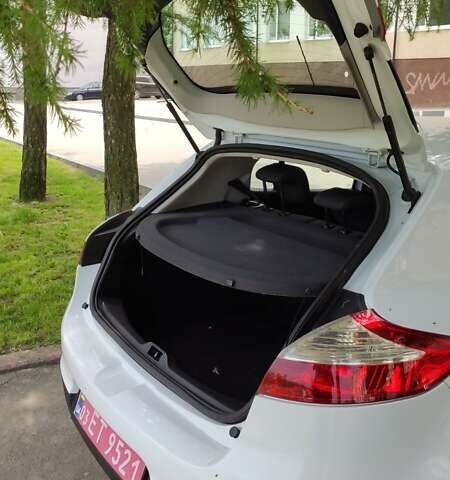 Рено Меган 2014 в Житомире на Automoto.ua Белый Рено Меган, объемом двигателя 1.5 л и пробегом 205 тыс. км за 6950 $, фото 16 на Automoto.ua