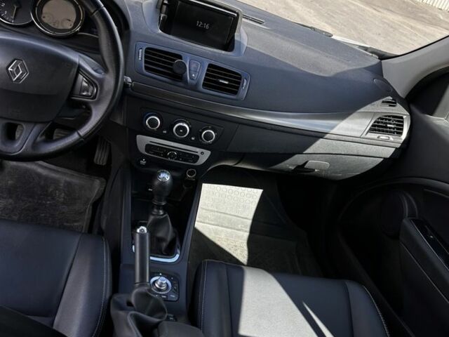 Рено Меган 2014 в Жмеренке на Automoto.ua Белый Рено Меган, объемом двигателя 1.5 л и пробегом 300 тыс. км за 6450 $, фото 9 на Automoto.ua