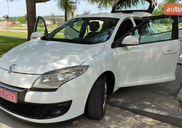 Рено Меган 2014 в Житомире на Automoto.ua Белый Рено Меган, объемом двигателя 1.5 л и пробегом 205 тыс. км за 6950 $, фото 29 на Automoto.ua