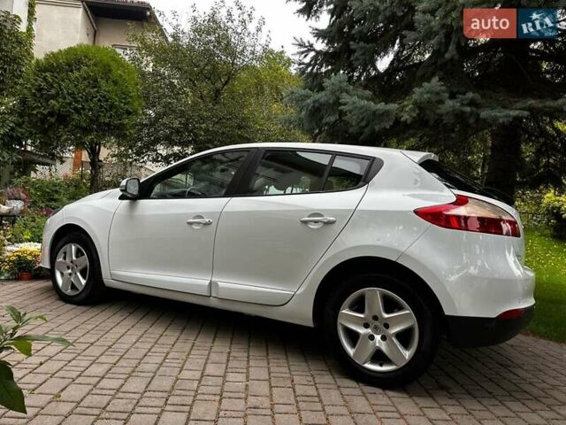 Белый Рено Меган, объемом двигателя 1.5 л и пробегом 173 тыс. км за 8200 $, фото 5 на Automoto.ua