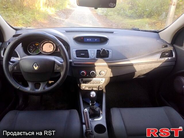 Белый Рено Меган, объемом двигателя 1.5 л и пробегом 270 тыс. км за 7800 $, фото 12 на Automoto.ua