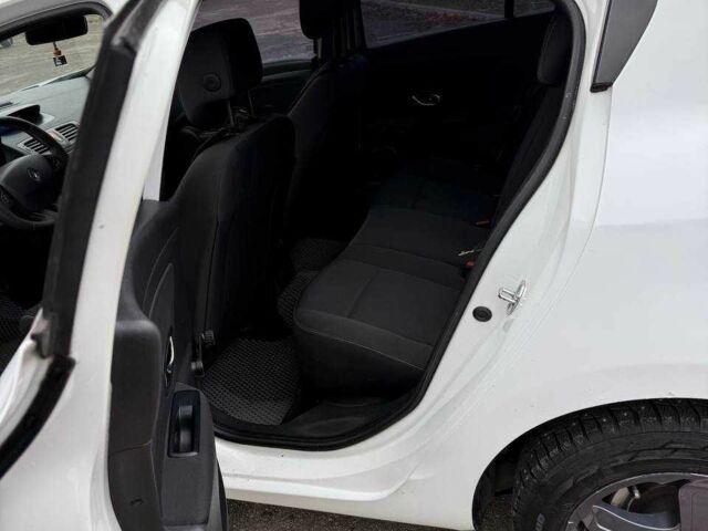 Белый Рено Меган, объемом двигателя 1.5 л и пробегом 239 тыс. км за 6450 $, фото 8 на Automoto.ua