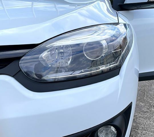 Білий Рено Меган, об'ємом двигуна 1.5 л та пробігом 241 тис. км за 7900 $, фото 11 на Automoto.ua