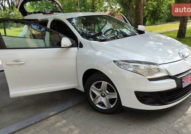 Рено Меган 2014 в Житомире на Automoto.ua Белый Рено Меган, объемом двигателя 1.5 л и пробегом 205 тыс. км за 6950 $, фото 35 на Automoto.ua