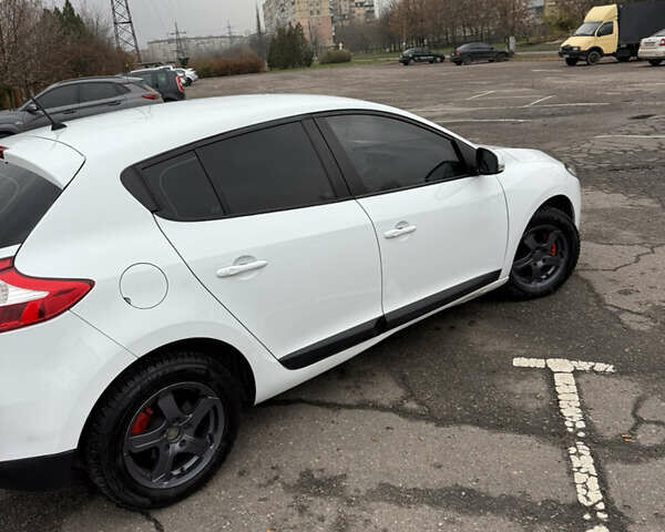 Белый Рено Меган, объемом двигателя 1.5 л и пробегом 239 тыс. км за 6500 $, фото 2 на Automoto.ua