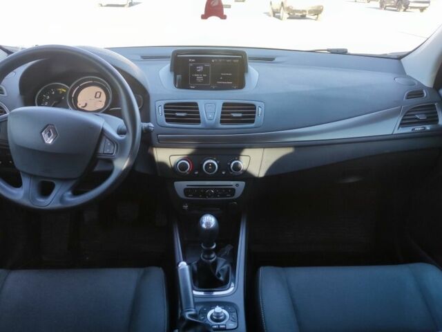 Белый Рено Меган, объемом двигателя 1.5 л и пробегом 180 тыс. км за 6700 $, фото 6 на Automoto.ua