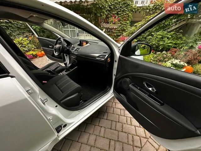 Белый Рено Меган, объемом двигателя 1.5 л и пробегом 173 тыс. км за 8200 $, фото 17 на Automoto.ua