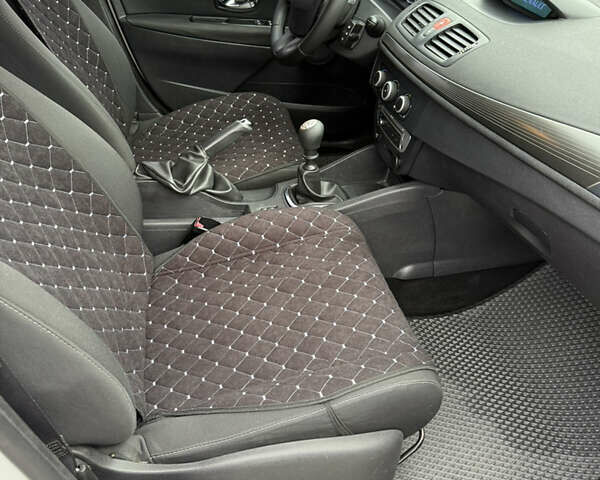 Белый Рено Меган, объемом двигателя 1.5 л и пробегом 239 тыс. км за 6500 $, фото 14 на Automoto.ua