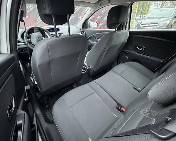 Белый Рено Меган, объемом двигателя 1.5 л и пробегом 231 тыс. км за 8200 $, фото 23 на Automoto.ua