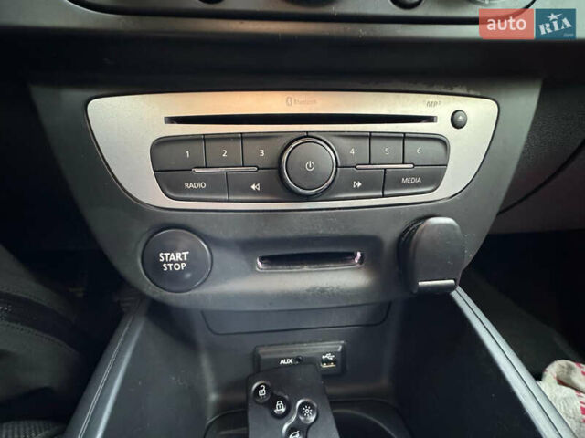 Белый Рено Меган, объемом двигателя 1.5 л и пробегом 164 тыс. км за 7750 $, фото 31 на Automoto.ua