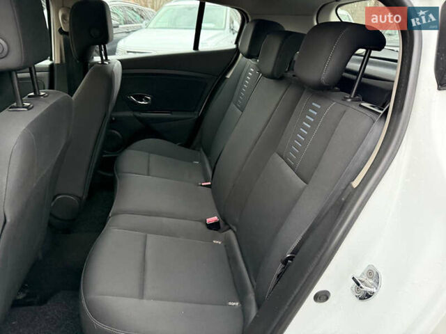 Білий Рено Меган, об'ємом двигуна 1.46 л та пробігом 204 тис. км за 7999 $, фото 22 на Automoto.ua