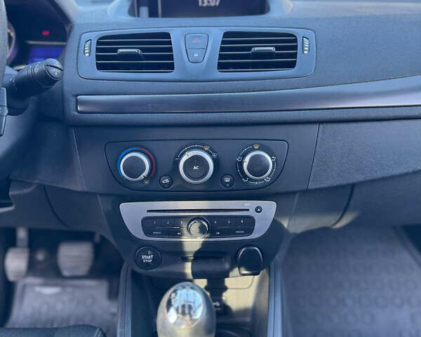 Белый Рено Меган, объемом двигателя 1.5 л и пробегом 164 тыс. км за 7750 $, фото 48 на Automoto.ua