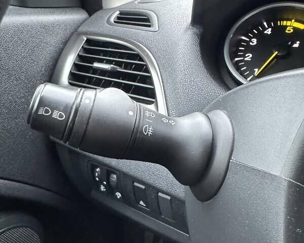 Белый Рено Меган, объемом двигателя 1.5 л и пробегом 231 тыс. км за 8200 $, фото 25 на Automoto.ua