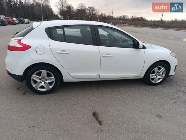 Белый Рено Меган, объемом двигателя 1.5 л и пробегом 228 тыс. км за 8500 $, фото 6 на Automoto.ua