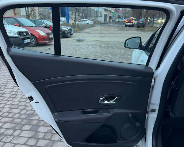 Белый Рено Меган, объемом двигателя 1.5 л и пробегом 164 тыс. км за 7750 $, фото 62 на Automoto.ua