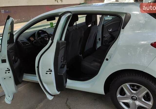 Рено Меган 2014 в Житомире на Automoto.ua Белый Рено Меган, объемом двигателя 1.5 л и пробегом 205 тыс. км за 6950 $, фото 14 на Automoto.ua