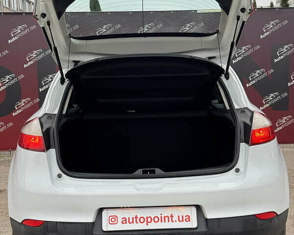 Белый Рено Меган, объемом двигателя 1.5 л и пробегом 231 тыс. км за 8200 $, фото 11 на Automoto.ua