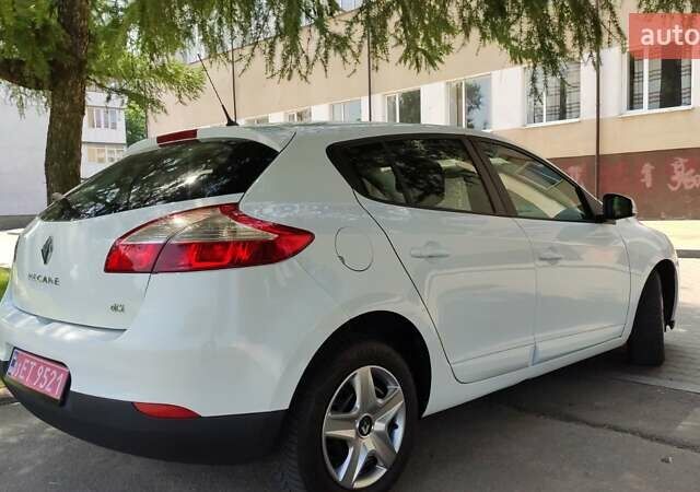 Рено Меган 2014 в Житомире на Automoto.ua Белый Рено Меган, объемом двигателя 1.5 л и пробегом 205 тыс. км за 6950 $, фото 4 на Automoto.ua