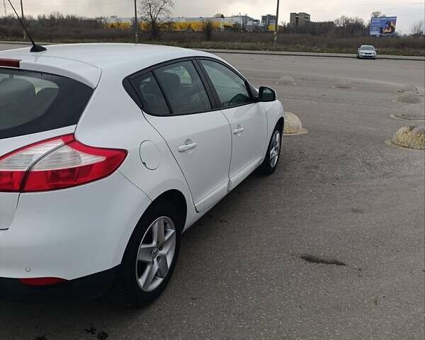 Белый Рено Меган, объемом двигателя 1.5 л и пробегом 228 тыс. км за 8500 $, фото 5 на Automoto.ua