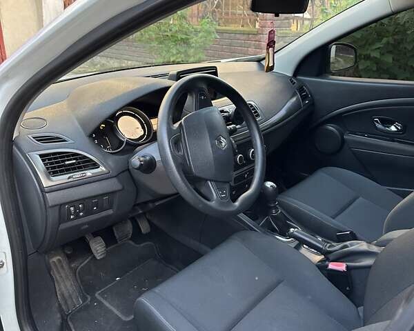 Білий Рено Меган, об'ємом двигуна 1.46 л та пробігом 265 тис. км за 8000 $, фото 6 на Automoto.ua