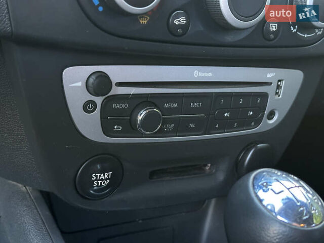 Белый Рено Меган, объемом двигателя 1.46 л и пробегом 200 тыс. км за 7200 $, фото 47 на Automoto.ua