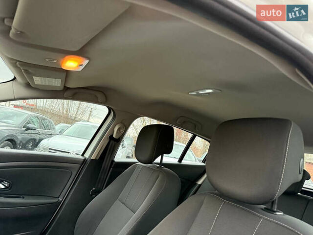 Білий Рено Меган, об'ємом двигуна 1.46 л та пробігом 204 тис. км за 7999 $, фото 17 на Automoto.ua