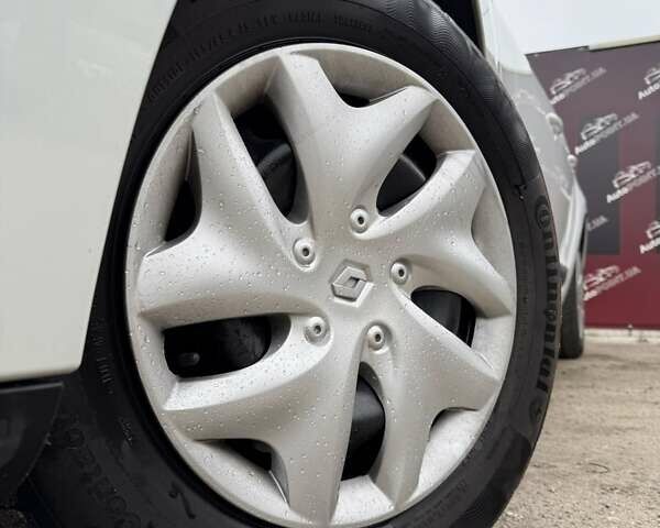 Белый Рено Меган, объемом двигателя 1.5 л и пробегом 231 тыс. км за 8200 $, фото 5 на Automoto.ua