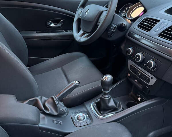 Белый Рено Меган, объемом двигателя 1.5 л и пробегом 164 тыс. км за 7750 $, фото 41 на Automoto.ua