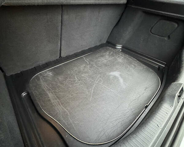 Белый Рено Меган, объемом двигателя 1.5 л и пробегом 231 тыс. км за 8200 $, фото 12 на Automoto.ua