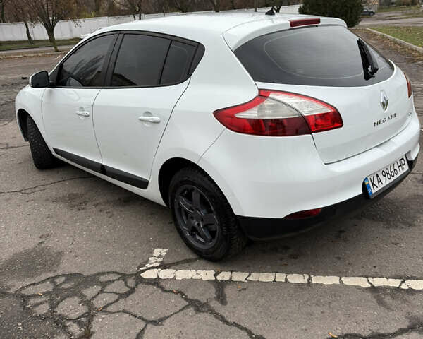 Белый Рено Меган, объемом двигателя 1.5 л и пробегом 239 тыс. км за 6500 $, фото 5 на Automoto.ua