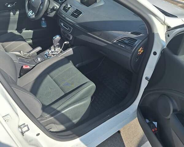 Белый Рено Меган, объемом двигателя 1.5 л и пробегом 235 тыс. км за 8500 $, фото 4 на Automoto.ua