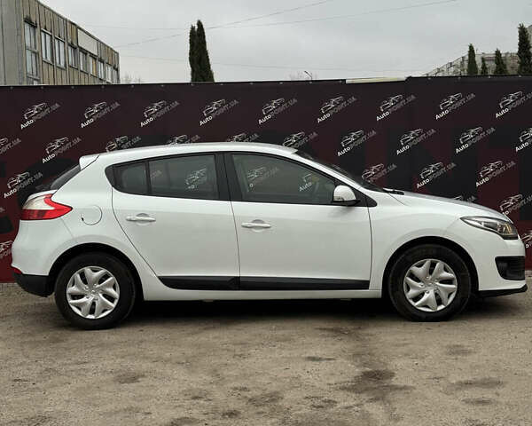 Белый Рено Меган, объемом двигателя 1.5 л и пробегом 231 тыс. км за 8200 $, фото 3 на Automoto.ua