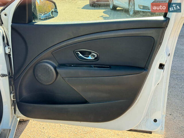 Белый Рено Меган, объемом двигателя 1.5 л и пробегом 184 тыс. км за 7790 $, фото 22 на Automoto.ua