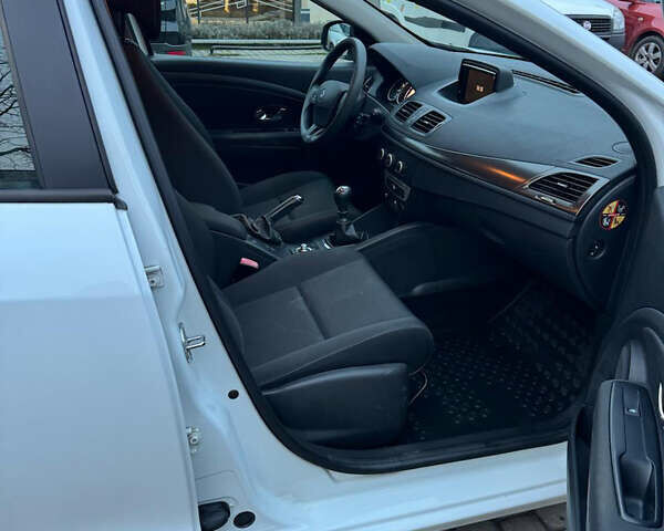 Белый Рено Меган, объемом двигателя 1.5 л и пробегом 164 тыс. км за 7750 $, фото 56 на Automoto.ua