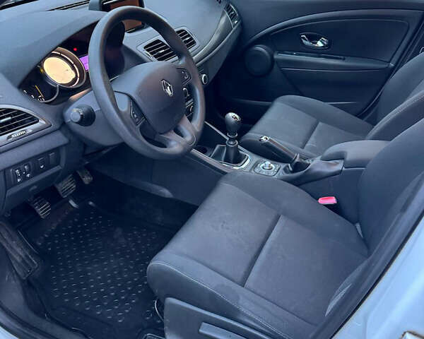 Белый Рено Меган, объемом двигателя 1.5 л и пробегом 164 тыс. км за 7750 $, фото 57 на Automoto.ua