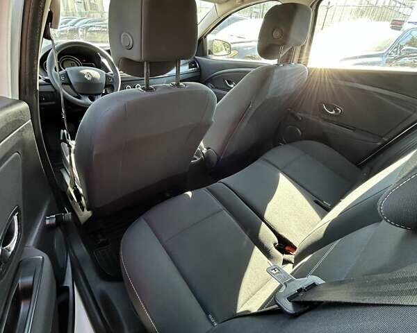 Белый Рено Меган, объемом двигателя 1.5 л и пробегом 231 тыс. км за 8200 $, фото 20 на Automoto.ua